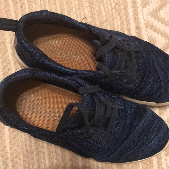 Toms tennis shoes - Picture 2 of 8